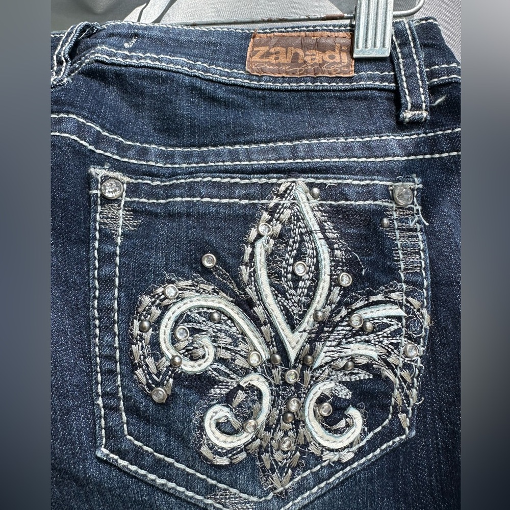 Like new Zanadi Jeans Size 5 Dark Wash Jeans 28” Waist - Picture 2 of 8